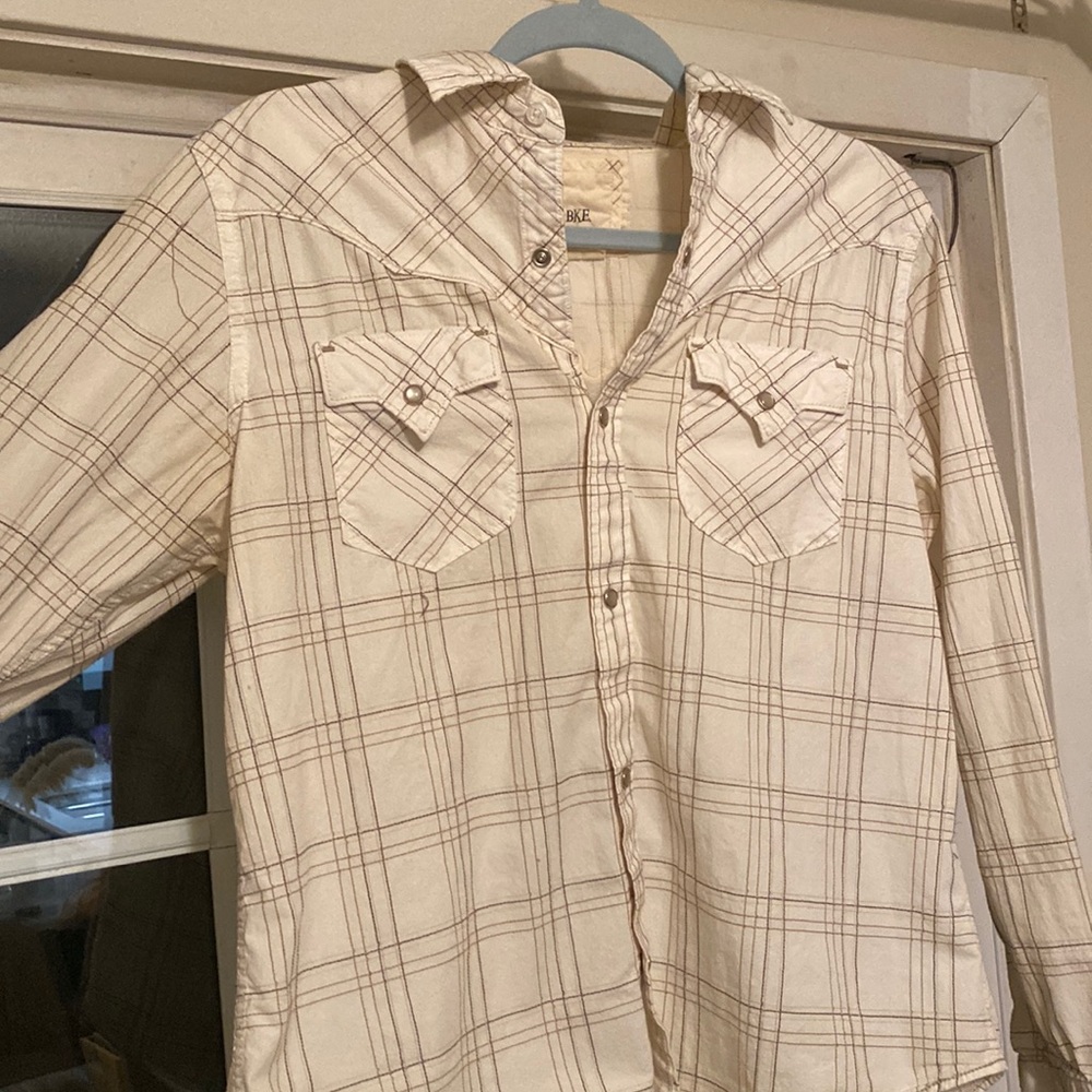 Embroidered pearl snap western BKE top M